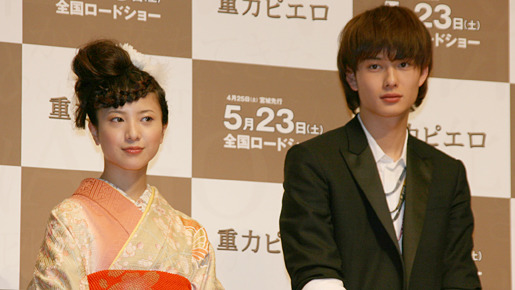 成人式を迎えた吉高さんと、今年20歳になる岡田さん