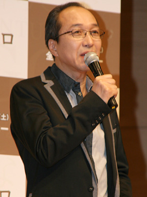 小日向文世「成長した息子2人を前にする感じ」