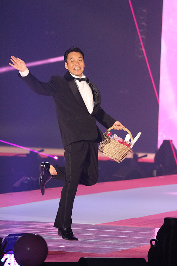 「ダチョウ倶楽部」- (C) GirlsAward 2015 SPRING/SUMMER