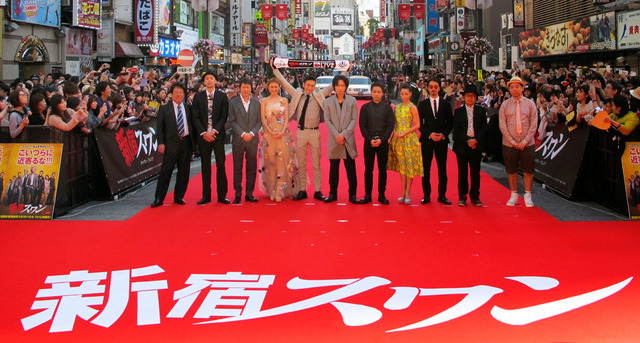 綾野剛、山田孝之、沢尻エリカ、金子ノブアキ、深水元基、山田優、豊原功補、伊勢谷友介、園子温監督、鈴木おさむ、山本又一朗／『新宿スワン』ジャパンプレミア