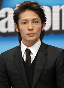 海軍少佐・倉本孝行役の玉木宏