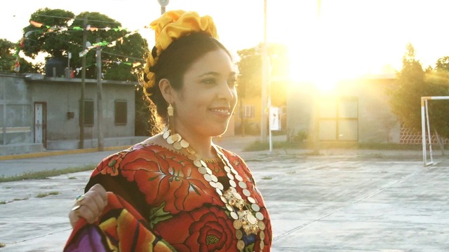 『フリーダ・カーロの遺品　ー石内都、織るように』　（C）ノンデライコ2015