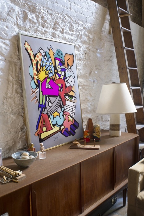 限定コレクション「IKEA ART EVENT 2015」より。「すごくシンプルなレター（文字のグラフィティ作品）をやりはじめたのは70年代初め。」と語る、ニューヨーク・ブロンクスのアーティスト、CRASHの作品。