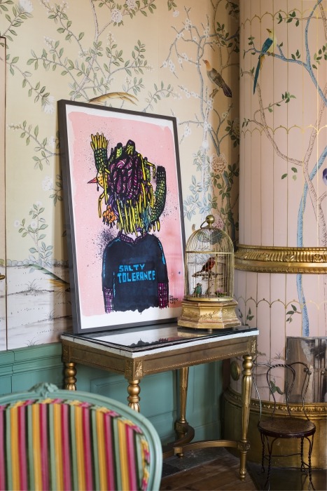 限定コレクション「IKEA ART EVENT 2015」より。このポスターの人物像が着ているのは「Salty Tolerance(塩辛い寛容）」と書いてあるTシャツ。インドネシアのアーティスト、Eko Nugroho の作品。