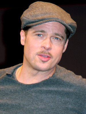 この顔がメイクでどう変化していくかご注目！