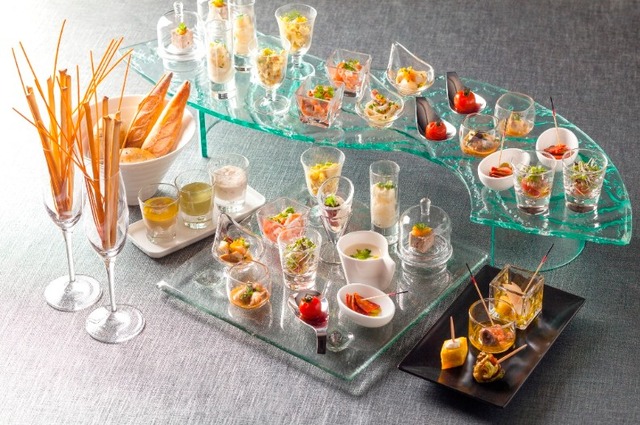 東京ストリングスホテルのダイニングレストランで独自に展開されているお替りできる前菜サービスが「Tapa-tizers&reg; タパタイザー」として商標登録された。