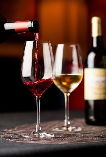 カンヌ国際映画祭で公式ワインとして20年来、提供されてきたムートン・カデ。