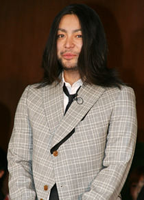 主人公・安倍役の山田孝之