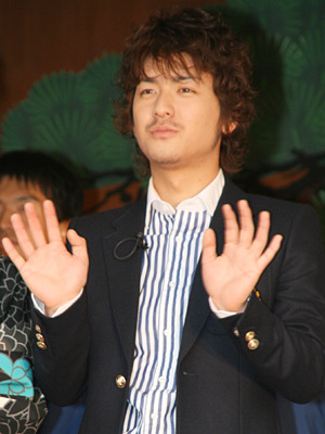 仕切り屋・芦屋役の石田さん