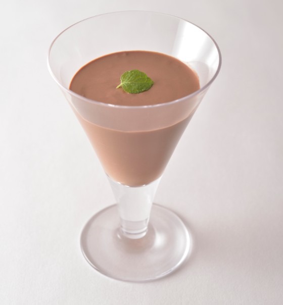 「ピエール マルコリーニ」夏の新メニュー。ピエール・マルコリーニらしいクーベルチュールの味わいを堪能できるシンプルコールドチョコレート｢ピーチ」。