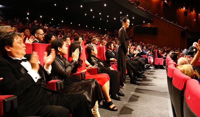 河瀬直美監督- (C) LESLIE KEE