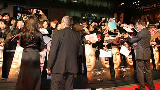 ファンサービスに大忙し