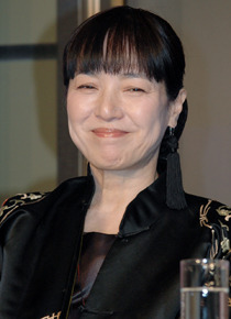 厳しくも温かくすばるを見守る日比野五十鈴役・桃井かおり