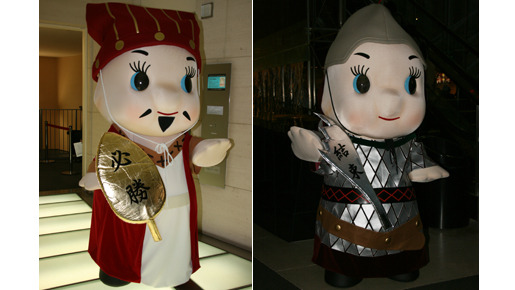 大人気、巨大孔ピー（左）＆周ピー（右）