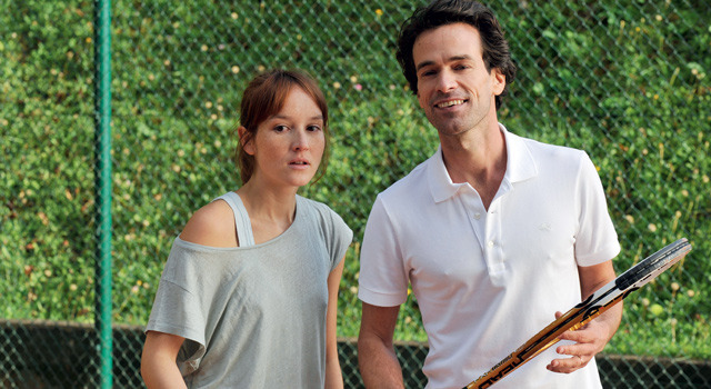 『彼は秘密の女ともだち』 - (C) 2014 MANDARIN CINEMA - MARS FILM - FRANCE 2 CINEMA - FOZ