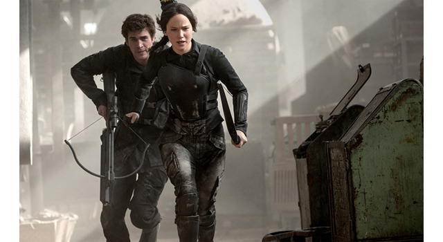 『ハンガー・ゲーム FINAL： レボリューション』TM&(C)2015 LIONS GATE FILMS INC.ALL RIGHTS RESERVED.配給：KADOKAWA　http://www.hungergames.jp/