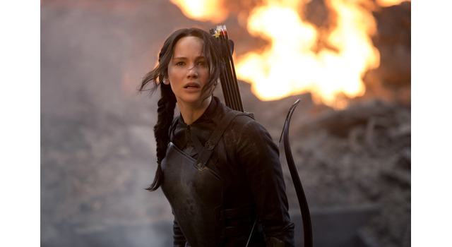 『ハンガー・ゲーム FINAL： レボリューション』TM&(C)2015 LIONS GATE FILMS INC.ALL RIGHTS RESERVED.配給：KADOKAWA　http://www.hungergames.jp/