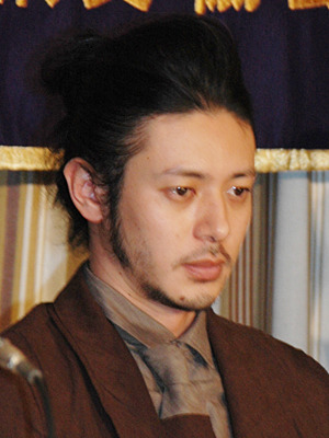 突っ込むべきか？　流すべきか…？