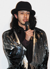 半分酔っ払い？