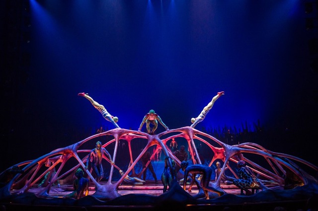 「バー（カラペース）」　　Photo: Matt Beard Costumes: Kym Barrett &copy; 2014 Cirque du Soleil