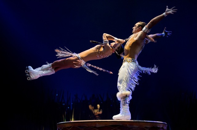 「ローラースケート」　Photo: OSA Images Costumes: Kym Barrett &copy; 2010 Cirque du Soleil