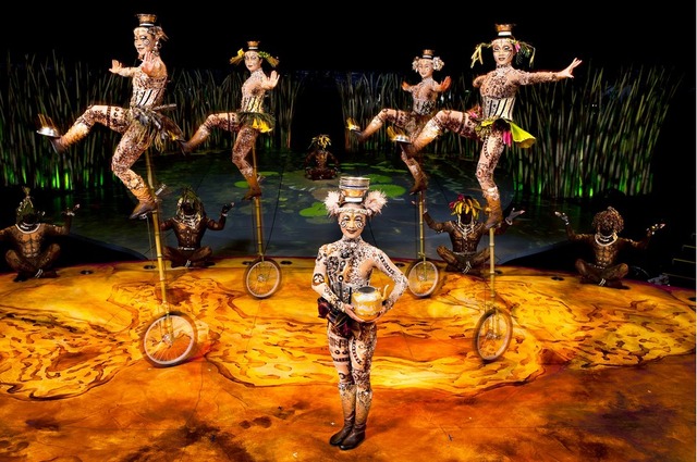 「ユニサイクル・アンド・ボウル」　Photo: OSA Images Costumes: Kym Barrett &copy; 2010 Cirque du Soleil