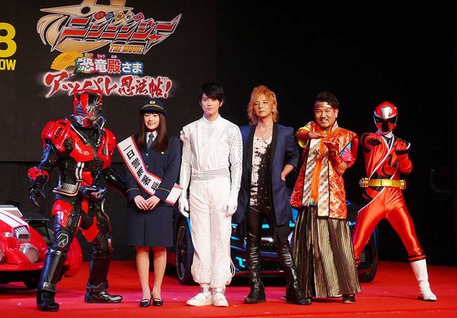 主題歌を歌う松岡充ら／『劇場版 仮面ライダードライブ　サプライズ・フューチャー』製作会見