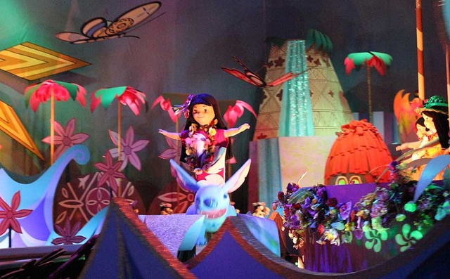 『トゥモローランド』のラッイッツ・ア・スモール・ワールド／カリフォルニアディズニーランド