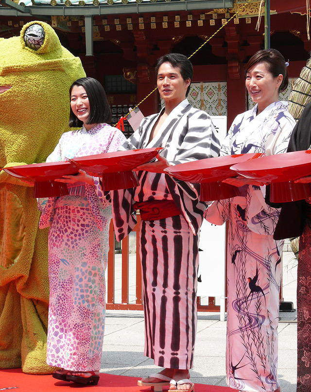 成海璃子、市原隼人、高島礼子／『極道大戦争』ヒット祈願イベント