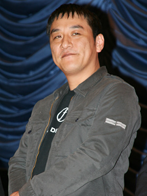 劇中の折れ曲がった鼻にご注目