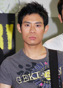 リーダーとしてバンドを引っ張る伊藤淳史