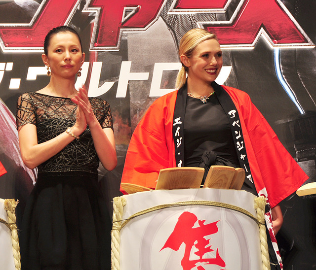 米倉涼子、エリザベス・オルセン／『アベンジャーズ／エイジ・オブ・ウルトロン』ジャパン・プレミア