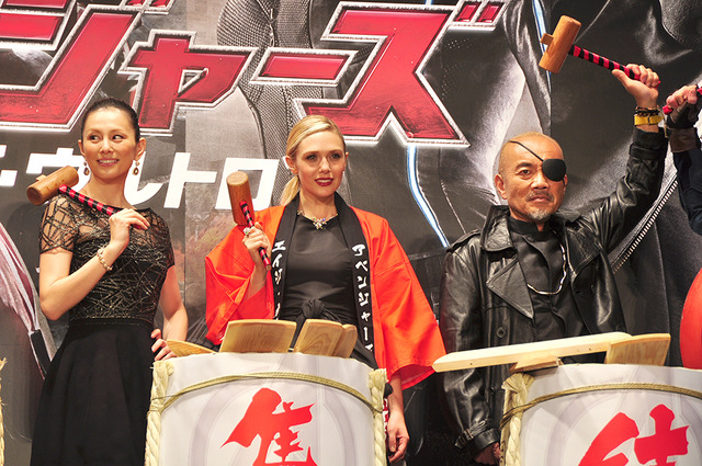 米倉涼子、エリザベス・オルセン、竹中直人／『アベンジャーズ／エイジ・オブ・ウルトロン』ジャパン・プレミア