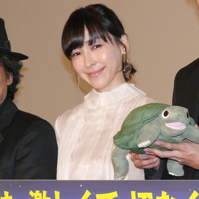 麻生久美子／『ラブ＆ピース』初日舞台挨拶