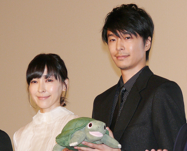 麻生久美子、長谷川博己／『ラブ＆ピース』初日舞台挨拶