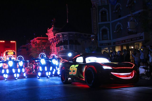 「ディズニー・ペイント・ザ・ナイト(C) Disney/Pixar