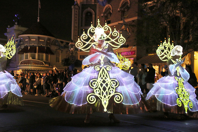 「ディズニー・ペイント・ザ・ナイト(C) Disney