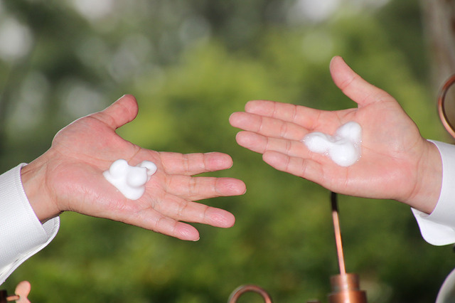 ミッキーマウスの形で出てくる泡／「ハンドウォッシングエリア」