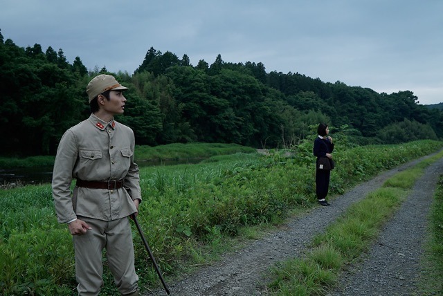 中村蒼＆黒島結菜／「一番電車が走った」-(C)NHK