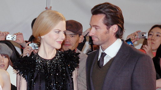 写真撮影の場でも見つめ合う2人