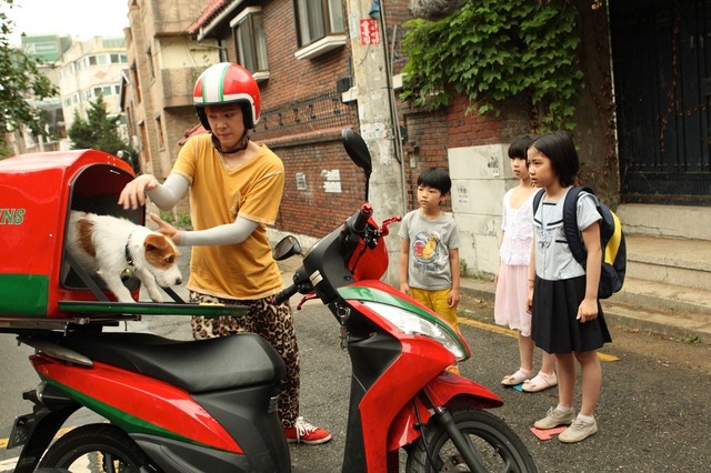 『犬どろぼう完全計画』　(C)2014 Samgeori Pictures Co, Ltd. ALL RIGHTS RESERVED