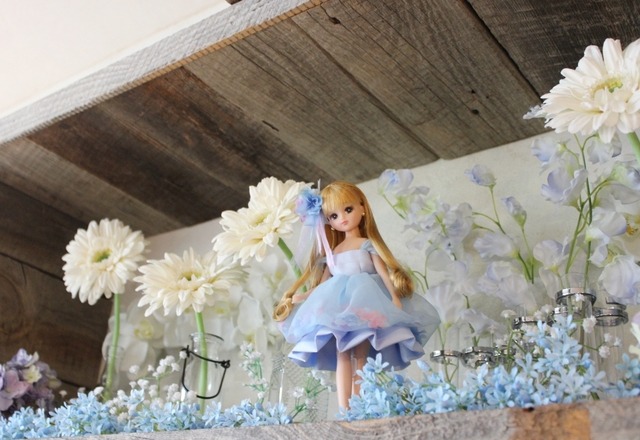 「LiccA CAFE」店内に展示されているリカちゃん人形