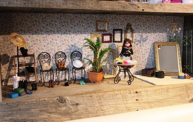 「LiccA CAFE」店内に展示されているリカちゃん人形