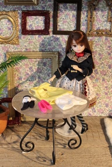 「LiccA CAFE」店内に展示されているリカちゃん人形
