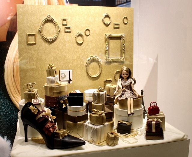 ルミネ池袋店B1フロア内のショーケース