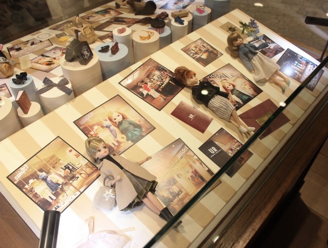 ルミネ池袋店B1フロア内のショーケース