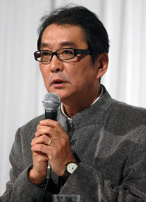 受賞を受けて作品の依頼が殺到しているという滝田監督