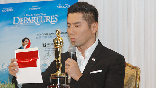 こちらはプレゼンターのリーアム・ニーソンが実際に結果を発表した際の封筒