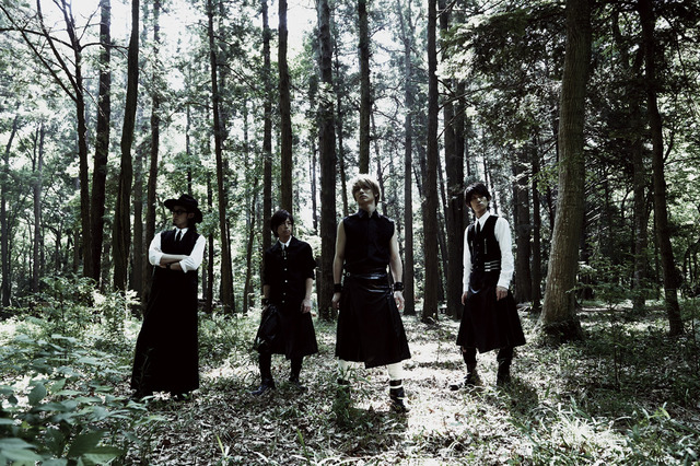 主題歌を担当する「Thinking Dogs」　-(C) 2015『劇場霊』製作委員会