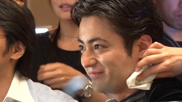 CM「山田孝之 バットマンに没頭マン 篇」メイキング　BATMAN: ARKHAM KNIGHT software (C) 2015 Warner Bros. Entertainment Inc. Developed byRocksteady Studios. All other trademarks and copyrights are the property of their respective owners. Allrights reserved.BATMAN and all characters, their distinctive likenesses, and related elements are trademarks of DC Comics(C)  2015. All Rights Reserved.WB GAMES LOGO, WB SHIELD: TM & （C） Warner Bros. Entertainment Inc.(s15)